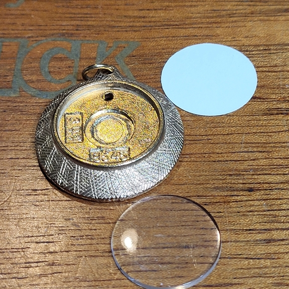 Vintage Round Gold Tone Photo Frame Pendant Charm Necklace - Picture 6 of 14